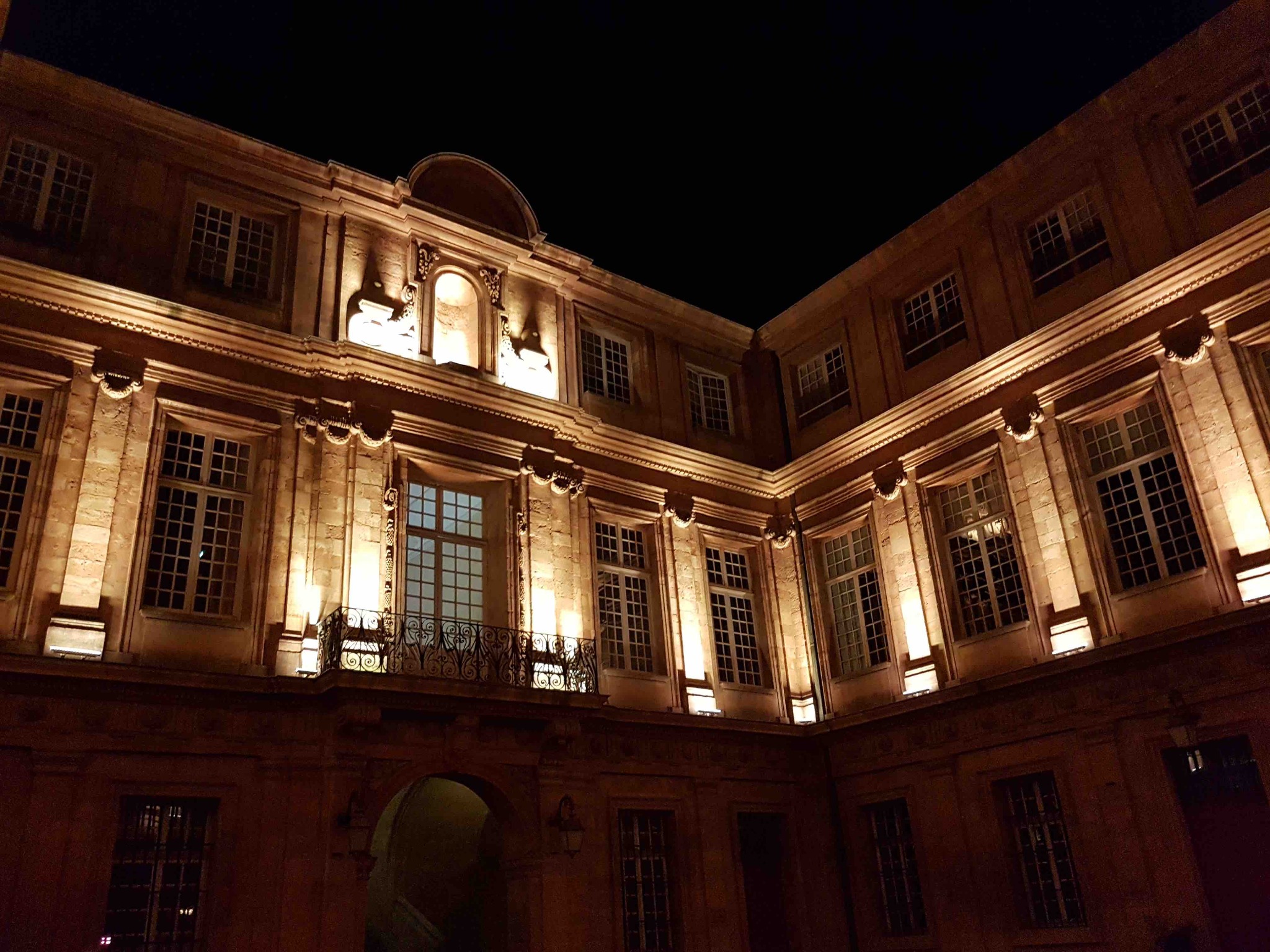 Cour d'honneur de AIX en Provences 1